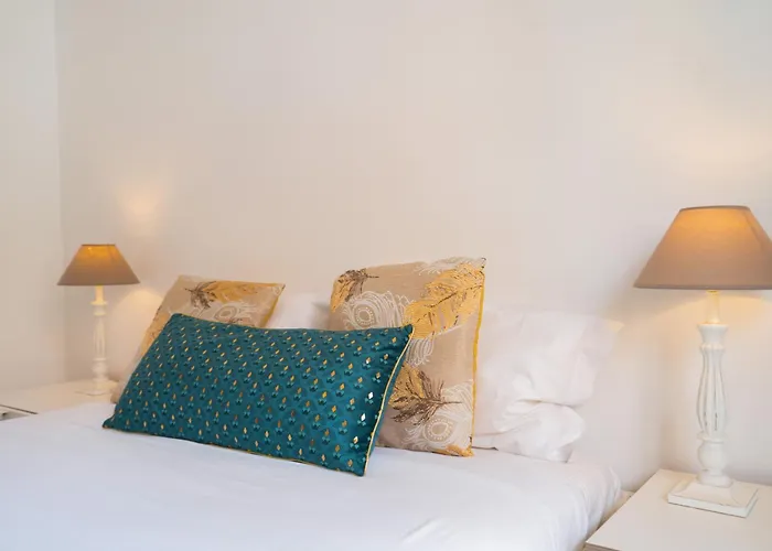 Renovated 3br Near Hotspots With Great Value ポルト