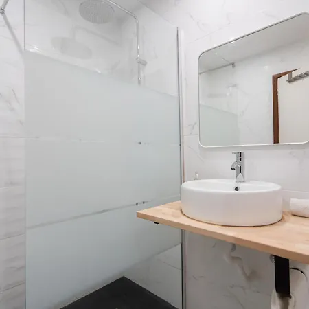 Renovated 3br Near Hotspots With Great Value * Oporto