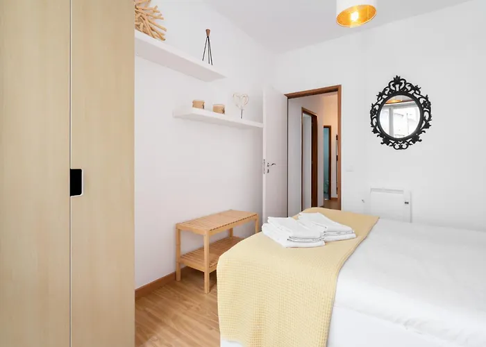 Renovated 3br Near Hotspots With Great Value بورتو