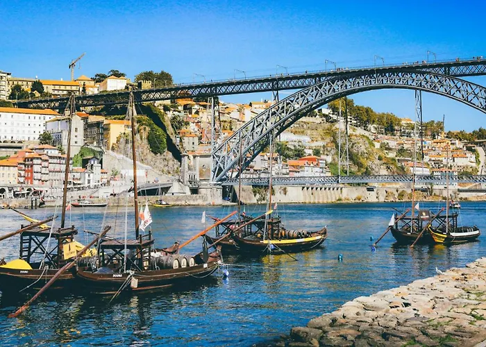 Renovated 3br Near Hotspots With Great Value بورتو