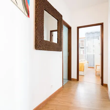 Apartman Renovated 3br Near Hotspots With Great Value Porto