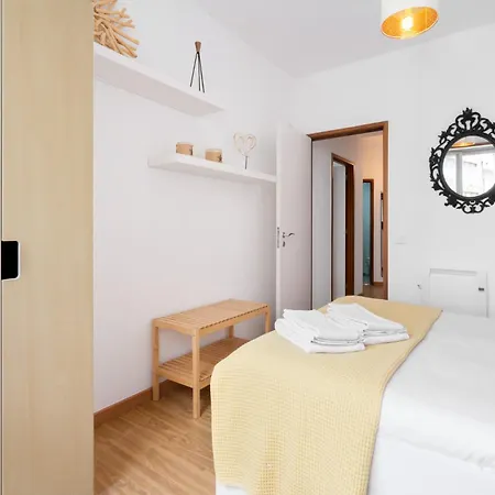 Renovated 3br Near Hotspots With Great Value Porto