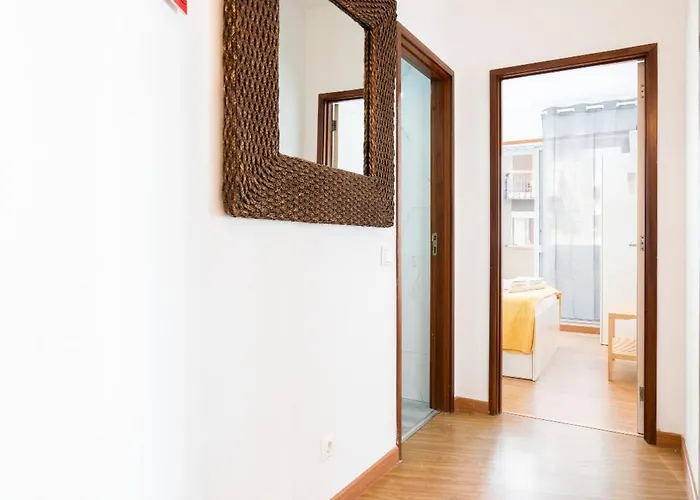 아파트 Renovated 3br Near Hotspots With Great Value 포르투